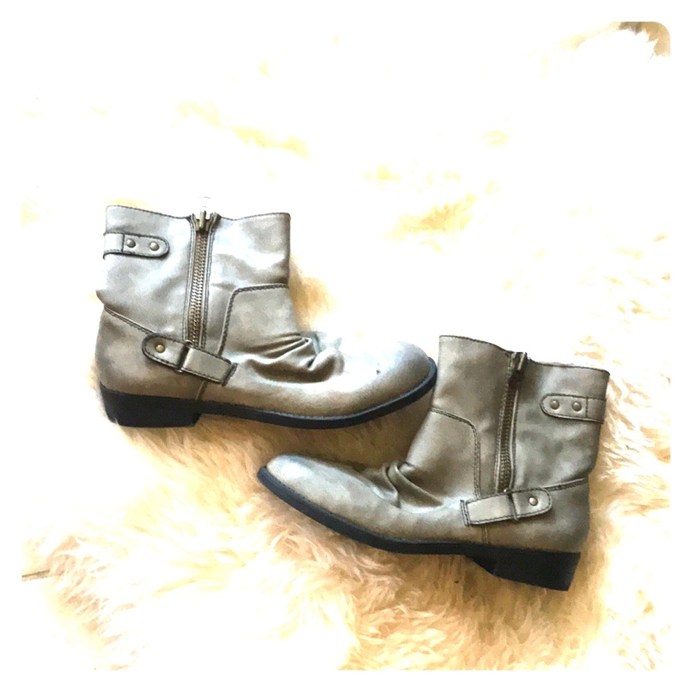 Grey ankle boots ! Leather like .